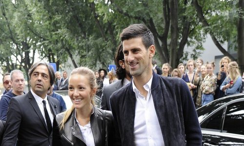 Strastveni poljupci na plaži: Ljubavna idila Novaka i Jelene Đoković