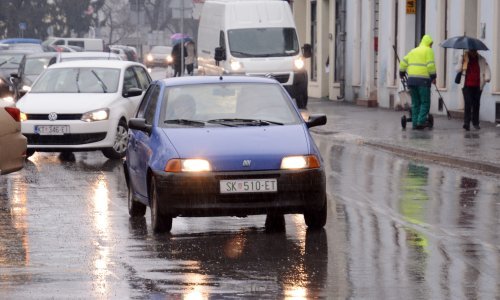 'Kiša i mokri kolnici usporavaju promet, prilagodite brzinu uvjetima na cesti'