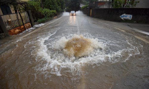 Vodeni užas u Zadru: Amfibijska vozila stižu u pomoć građanima zarobljenim u kućama