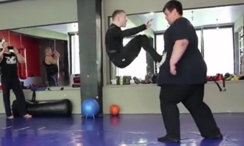 Evo kako bi izgledalo meč borca od 59 kilograma s onim od 256 kilograma