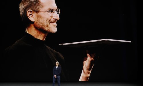 Tim Cook - je li konačno uspio stati u Jobsove cipele?