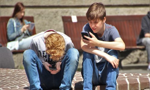 Kako odgojiti djecu bez ovisnosti o tehnologiji? Evo osam savjeta