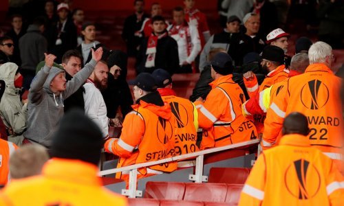 Kaos u Londonu: Nasilni proboj njemačkih navijača odgodio utakmicu s Arsenalom!