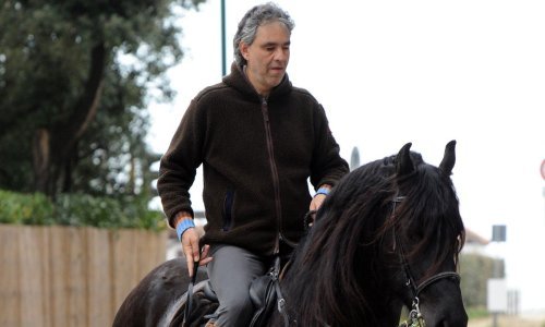 Nakon pada s konja slavni pjevač hitno hospitaliziran