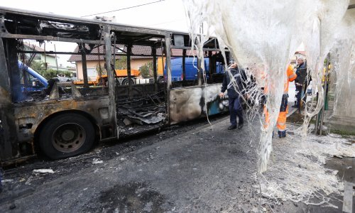 Na zagrebačkom Žitnjaku izgorio autobus, putnici bježali