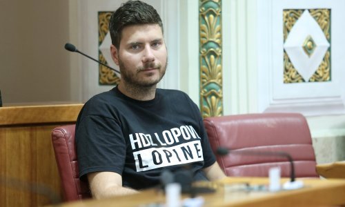 Pernar: Predsjednica Grabar Kitarović samo glumi opoziciju