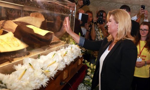 Mnoštvo vjernika i predsjednica dočekali relikvije sv. Leopolda Mandića u Splitu