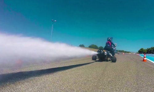 Tricikl na vodu ubrzava s mjesta do 100 km/h za pola sekunde