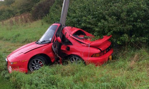 Evo što se dogodi kad naletite na vodeni klin