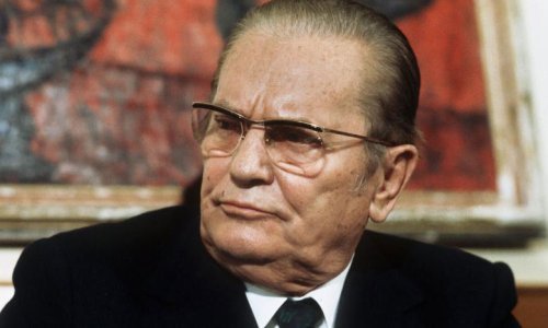 Maras posvaja Titovu bistu, Putin i Abramović kupuju Galeb