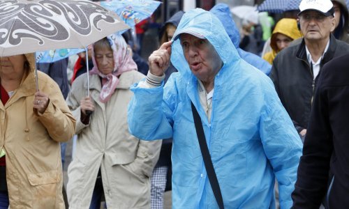 Oblačno s povremenom kišom, na Jadranu olujna bura i grmljavina