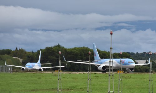 Turisti ne posustaju, pogledajte gužvu u pulskoj zračnoj luci