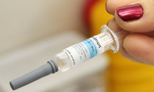 Krajnja desnica i populisti u Italiji obećavaju da će ukinuti obavezno cijepljenje