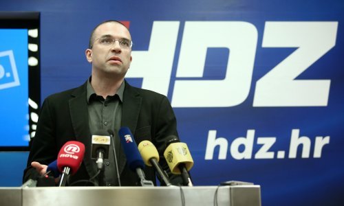 HDZ se opet osramotio: I zamjena Jasena Mesića sjedi u dvije fotelje