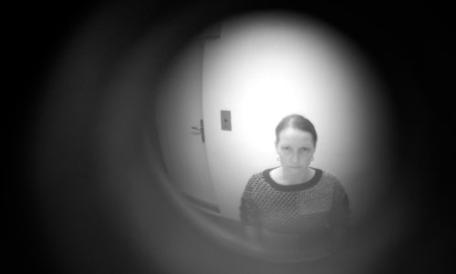 Policija objavila upozorenje: Ove ljude ne puštajte u kuću