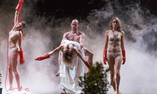 Srbija danima bruji o eksplicitnoj predstavi na RTS-u, a đakon bi je prikazao na bogosloviji