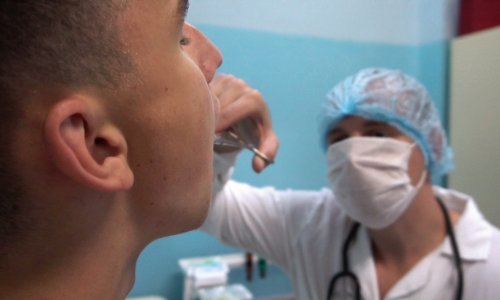 Robot zubar sam je pacijentu ugradio isprintane zube