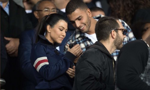 Slavna Kardashianka ne odvaja se od mlađahnog ljepotana