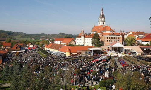 Vlada omogućila da se turizmom bave crkva i privatni liječnici