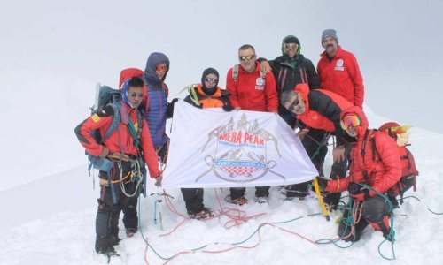 Vlaji stigli na Himalaju: 'Nema euforije, preumorni smo za to'