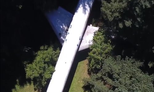 Da, dobro čitate: Ovaj čovjek živi u avionu - u šumi