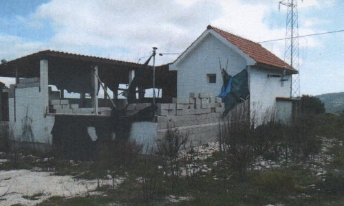 Počela rušenja na Braču, uklonit će se 15 bespravnih kuća