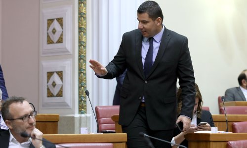 Jambo pobijedio Petrova, Grmoja dobio slom živaca