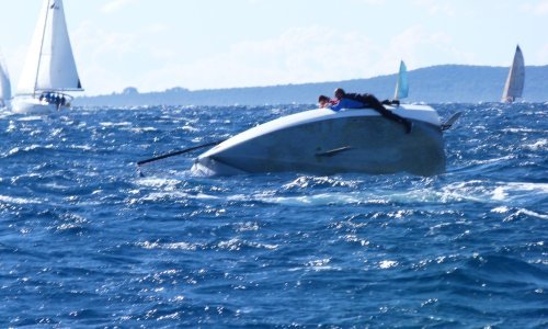 Jaka bura na Mrdujskoj regati prevrnula tri jedrilice