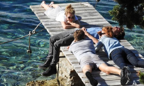 Glumačke zvijezde uživale u sunčanom slobodnom danu na Visu