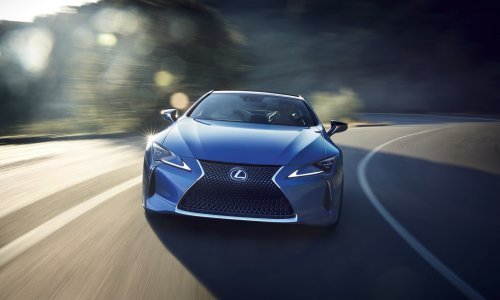Lexusu je trebalo 15 godina da razvije ovu plavu boju