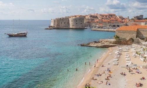 Blago njima: Pod dubrovačkim zidinama kupaju se i u listopadu!