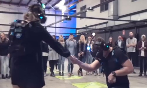 Tamanili zombije pa se zaručili - pala prva prosidba u virtualnoj stvarnosti