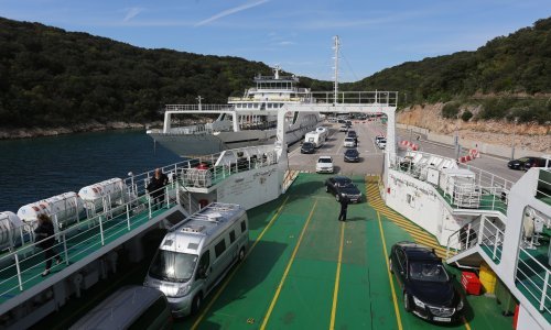 Trajekt udario u obalu prostaništa u Žigljenu, nema ozlijeđenih