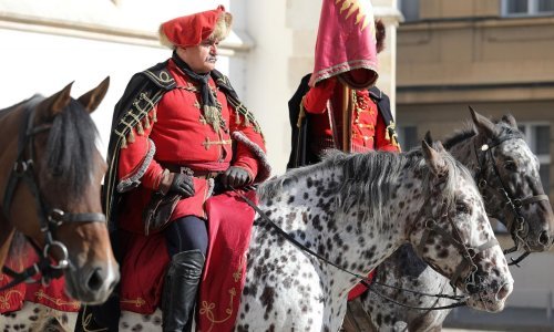 Pogledajte smjenu straže Kravat pukovnije