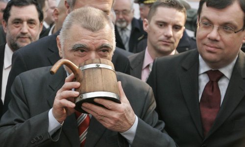 Odbacili tužbu protiv predsjednika Mesića