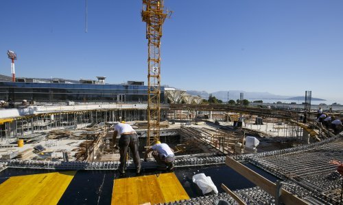 Vlada dala suglasnost za zaduženje Hrvatskih cesta i Zračne luke Split