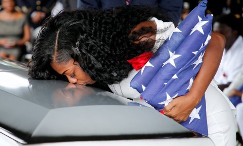 Trump kontroverznim pozivom rasplakao udovicu ubijenog vojnika