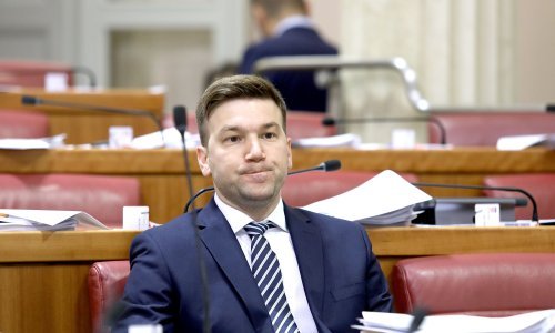 Mladi zastupnik Mikulić favorit, u igri i tvorac brenda 'Lega-lega'