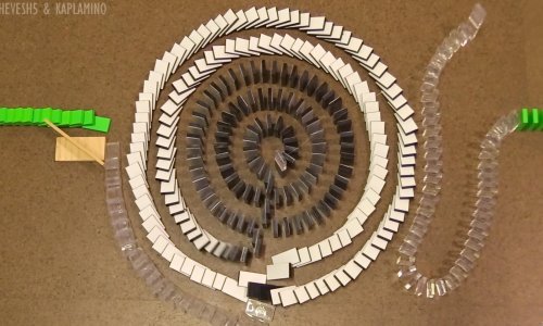 Luđe trikove s dominama još niste vidjeli