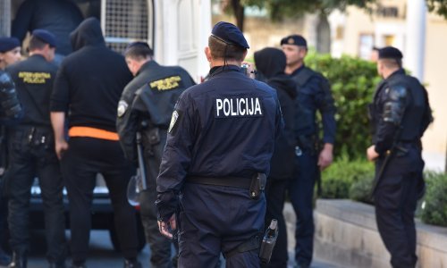 Brutalni napad Torcide u centru Šibenika digao policiju na noge