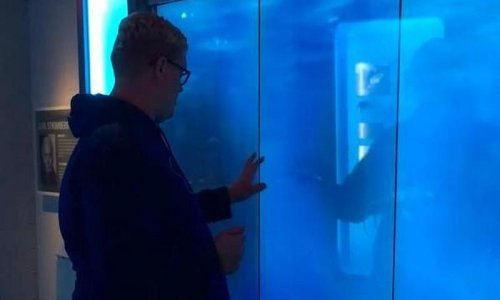 A lijepo piše 'diraj na vlastitu odgovornost'