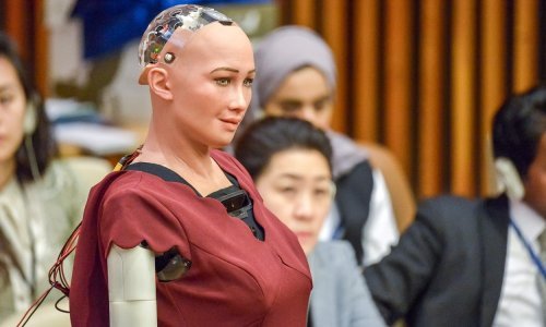 Robot koji bi nas zgazio dobio je - državljanstvo