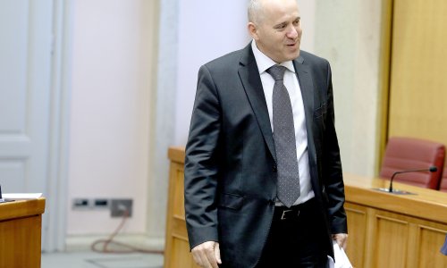 Metković: HDZ kandidira pjevača koji se preko veze zaposlio na sudu