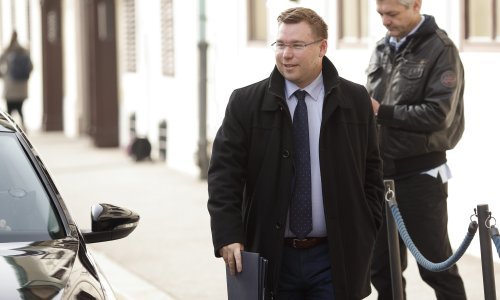 Povećavaju se plaće državnim i javnim službenicima