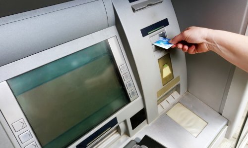 Što su skimmeri i kako vas mogu opljačkati na bankomatu?