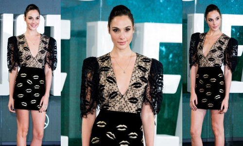 Sjedi, 5! Lijepa superjunakinja obara s nogu u maloj crnoj haljini