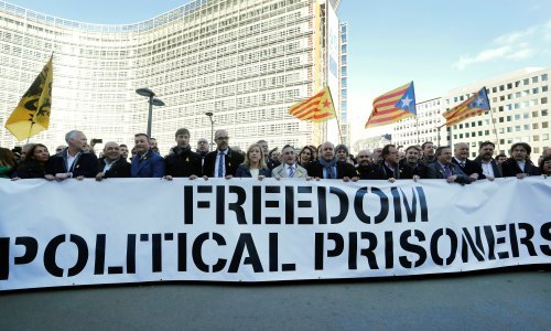 Dvjesto katalonskih gradonačelnika pjevalo i prosvjedovalo u centru Bruxellesa