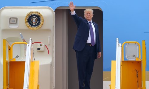 Trump vjeruje američkim objavještajcima, ali i Putinu