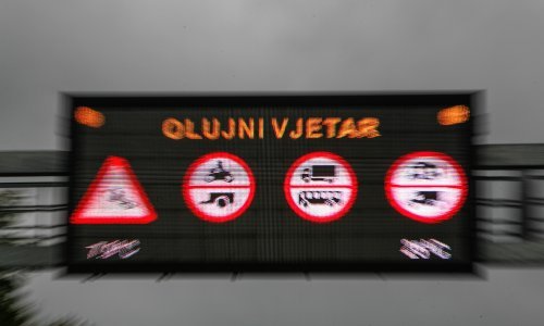 Olujni vjetar otežava promet, u prekidu su i trajektne linije