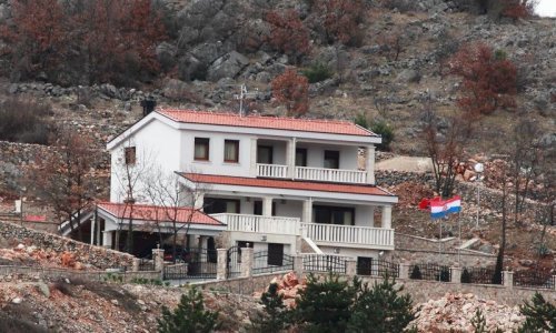 Sve što je Glavašu ostalo je kičast dvorac u Hercegovini